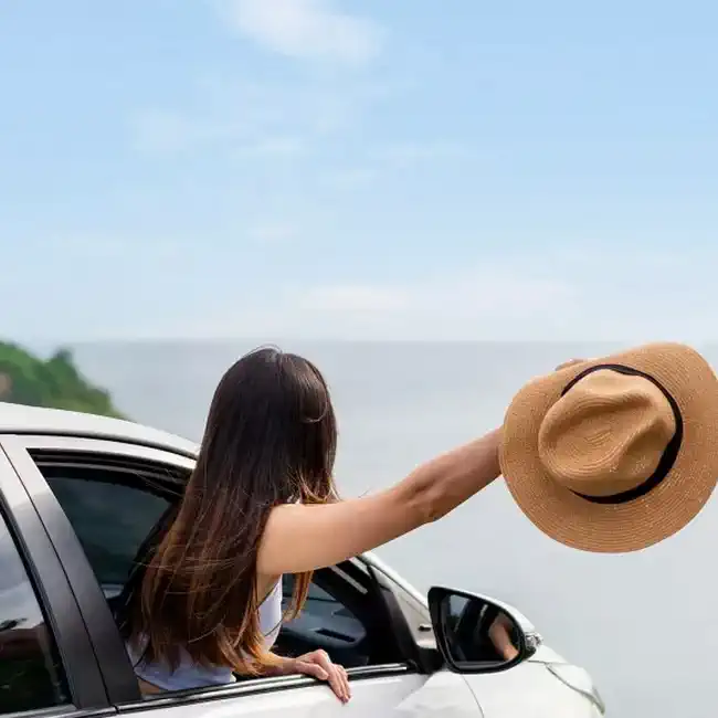zena u autu stigla na obalu - najbolji rent a car banja luka
