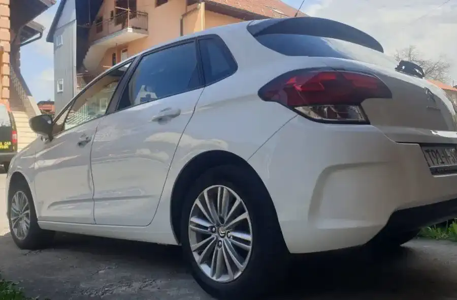 Rent a car Citroen C4 – moderan dizel automobil za udobna putovanja